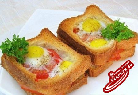 Горячие бутерброды с окороком, помидорами и яйцами
