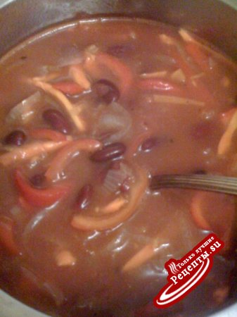 Толстолобик с фасолью под томатным соусом