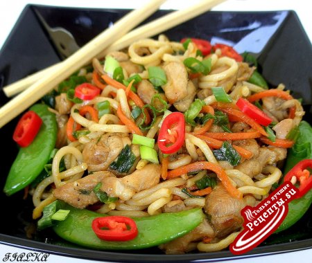 Курица с лапшой и овощами(Chicken Chow Mein)