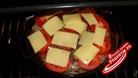 Мясная запеканка с картофелем и помидорами