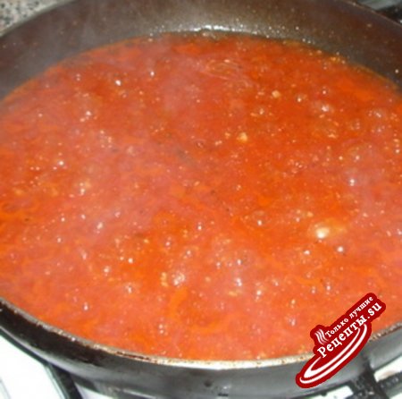 Ракушки фаршированные под томатным соусом