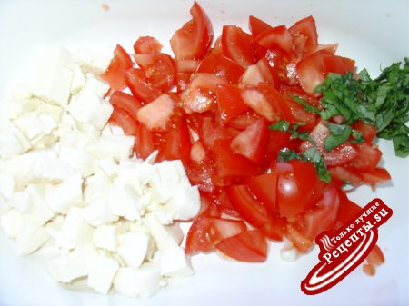 Кус-кус салат с томатами и моцaреллой.