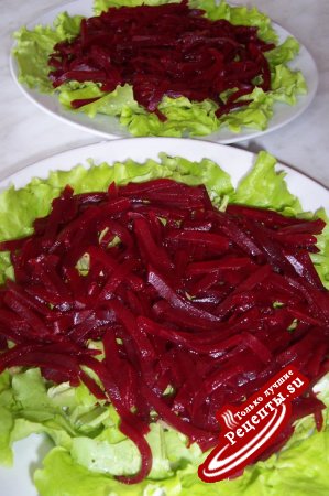 Салат из маринованной свеклы