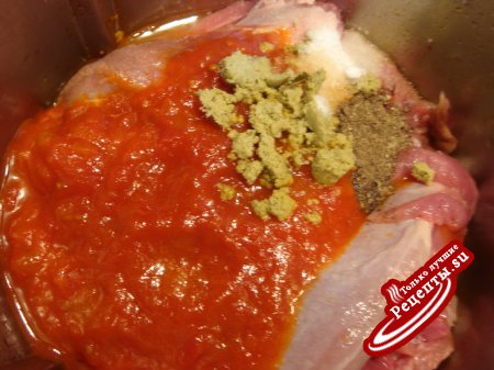 Курица или индейка тушеная с красным болг.перцем и том.соусом "tomate frito".