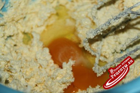 Творожный кексовый пирог с изюмово-грецким насыщением