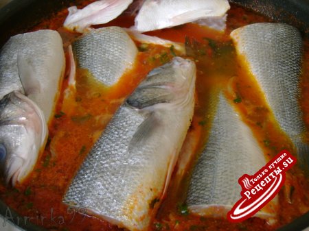 Рыба с карри и имбирем в томатном соусе