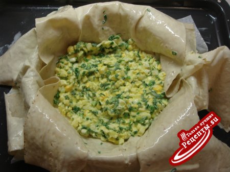 Низкокалорийный (ну почти:) ), полезный и очень простой пирожок с зеленым луком.