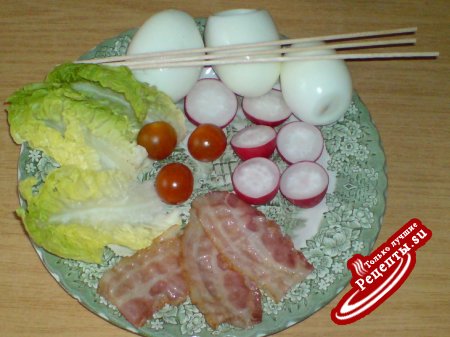 Шашлычки из вареных яиц и овощей