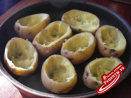 Фаршированная картошка со сметаной и зеленью