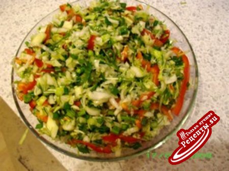 Салат витаминный с капустой (мой вариант)