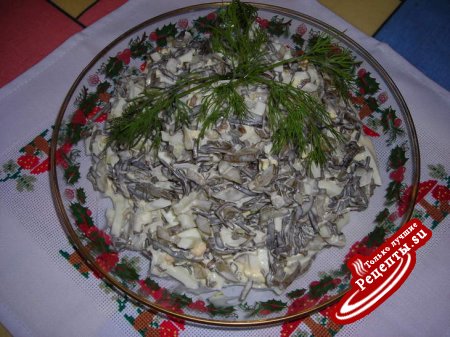 Салат из морской капусты с яйцами и маринованными огурцами (мой вариант)