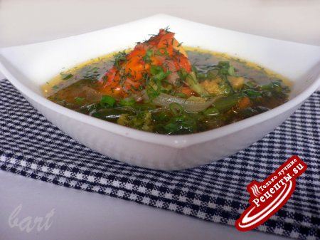 Суп из копченой курицы с зеленой фасолью и брокколи.