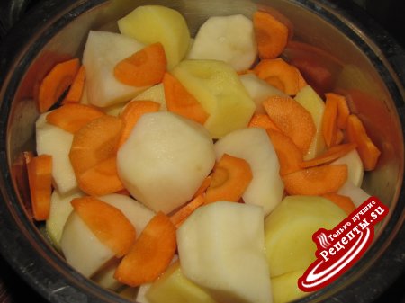 Кура с картофелем и морковью в рукаве