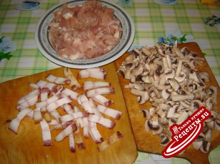Куриное филе с грибами и корейкой