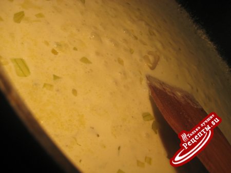 Форель под белым соусом с рисом карри.
