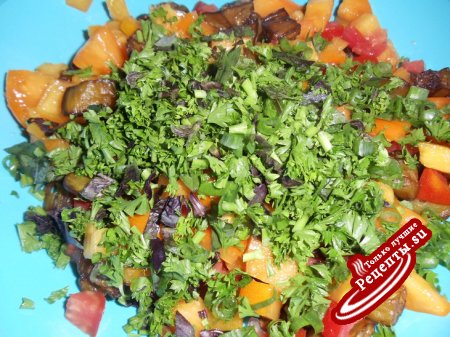 Салат за 10 минут из баклажанов , помидоров и зеленью