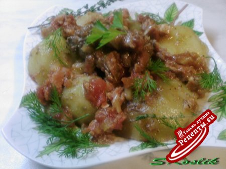 Картофель с цыплячьей печенью и беконом в яблочно-тимьяновом соусе