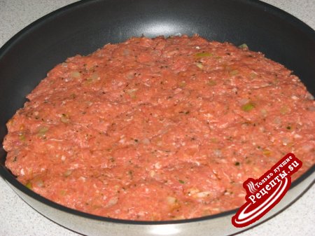 Запеканка по-гречески с томатным кетчупом.