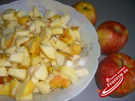 Яблочный пирог с медово-миндальной заливкой