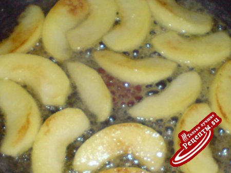 Блинные кулёчки с творогом,мёдом и карамелизироваными яблоками(День первый....)