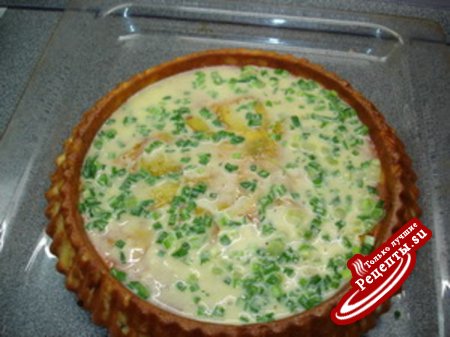 Пирог заливной картофельный с зеленым луком и омлетом.