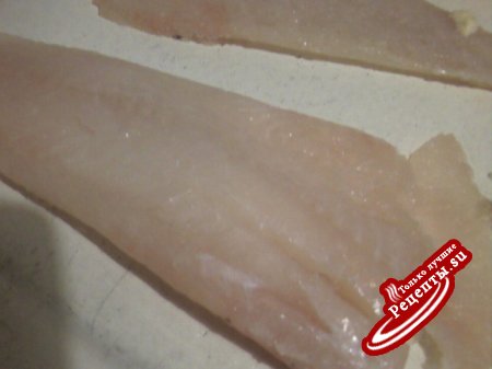 Филе белой рыбы под майонезно-чесночным соусом
