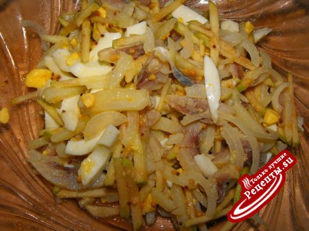 Салат с селедкой,картофелем и яблоком