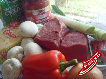 Соус "бегенди"-пюре из баклажанов с мясными рулетиками в томатном соусе.