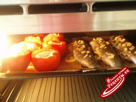 Форель с фаршированными помидорами(2 в одном)
