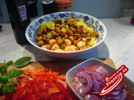 Картофельный салат с морскими фруктами