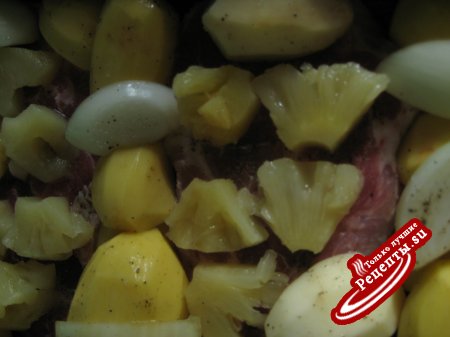 Мясо с ананасами и гарниром