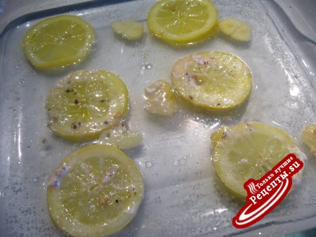 Отбивная на кости, запеченная в йогуртово-горчичном маринаде с солёными лимонами