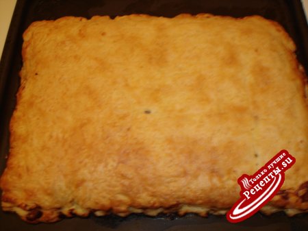пирог из слоёного теста с курицей луком и сыром