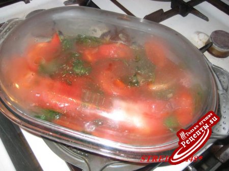 "Хек" в шпинатно-томатном соусе