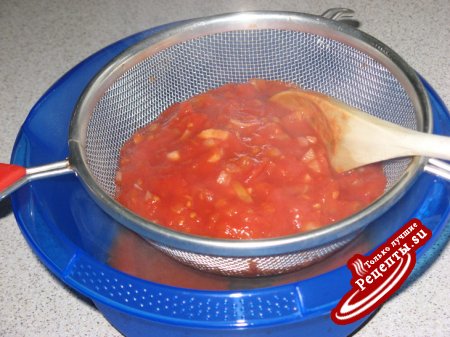 Запеканка по-гречески с томатным кетчупом.