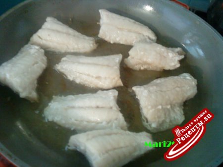 Рыба с зеленью в соусе из тхины со сливками