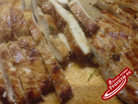 Салат "Прыгажуня"("Красавица") в сырно-кунжутовой корзинке.