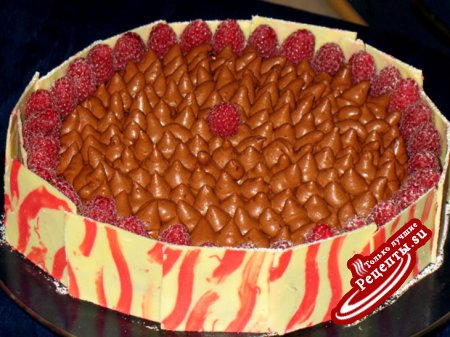 Шоколадно-малиновый чизкейк под трюфельным кремом