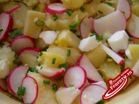 Мамин весенний картофельный салат с редисом