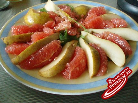 Салат с креветками и фруктами