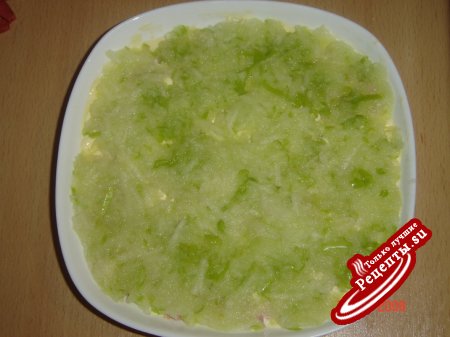 Салат с колбасой и зеленым яблоком