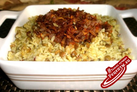 "Мжаддара" или рис с чечевицей и жареным луком