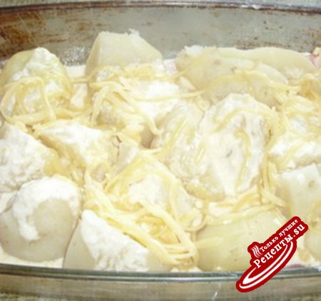 Печеный картофель под белым соусом