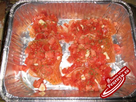 Филе лосося запеченное с гарниром.