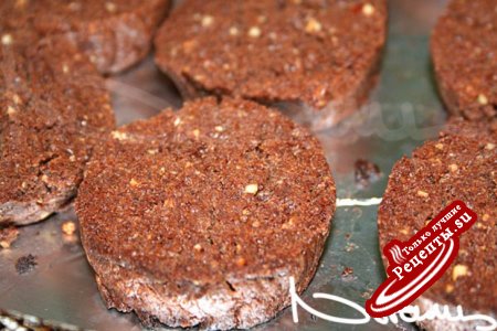 Пряное шоколадное печенье с орехами