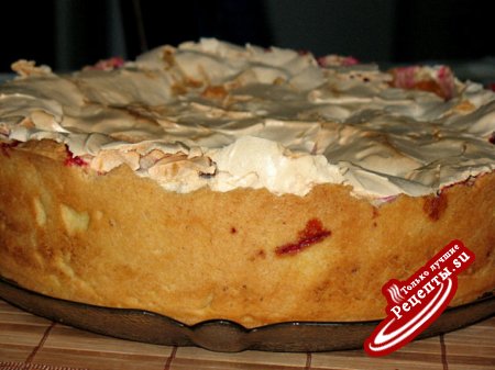 Пирог с безе и красной смородиной (Traeubleskuchen)