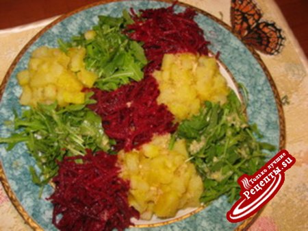 Салат-коврик со свеклой, картофелем и рукколой