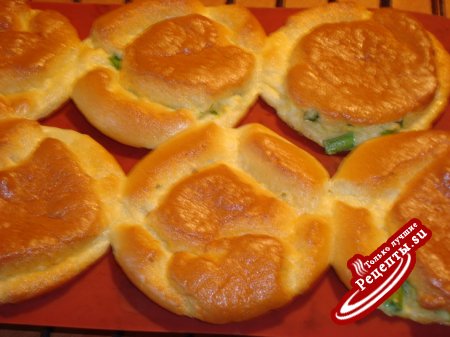 БУЛОЧКИ для стремящихся быть в форме, с яйцом и луком.