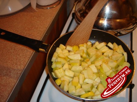 Салат из свеклы с черносливом и яблоками