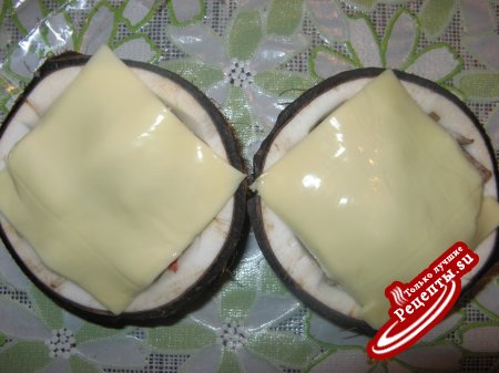 Крабы с грибами в кокосе